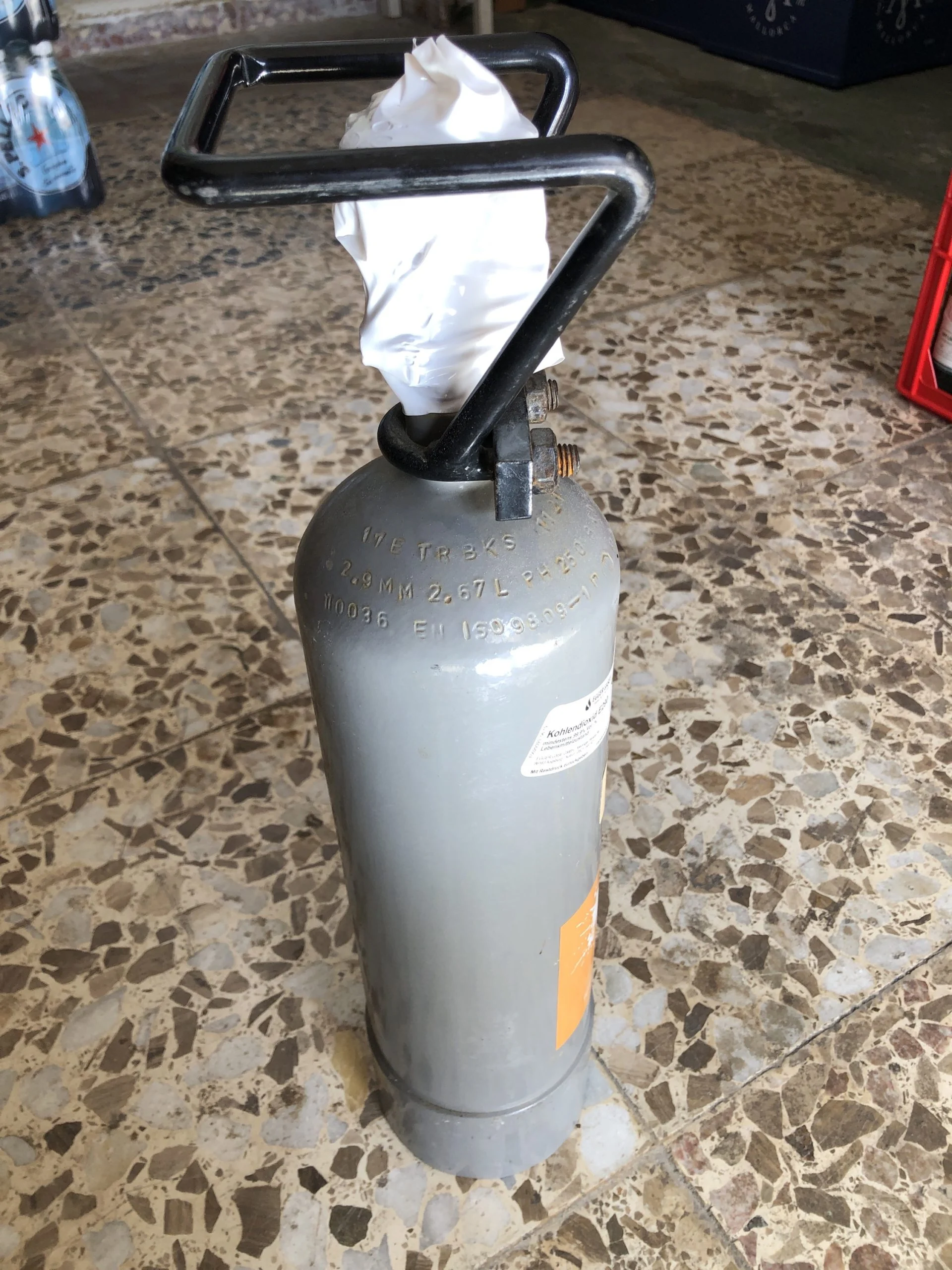 6d4be933-1223-44a8-a3e7-1e3b71d5177e-9492-0000045087bcaa1f_file-scaled-1.jpeg Servicio de Recarga de Gas CO2 hasta 2,5kg - Profesional Mallorca